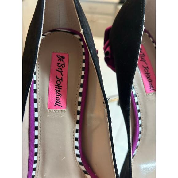 Betsy Johnson Black Heels with Purple Ruffle - Size 7.5 - Picture 6 of 6